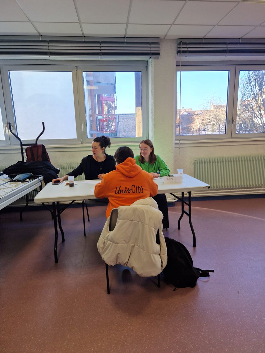 ucgrandest's tweet photo. Le volontaires "Européens et Solidaires" de Strasbourg ont présenté leur expérience chez Unis-Cité à des professionnels lors du Jury Tremplin. Cela leur permet de prendre conscience de l'impact de leur engagement et aux partenaires de découvrir leur expérience humaine. #UnisCite https://t.co/VzASqOIG04