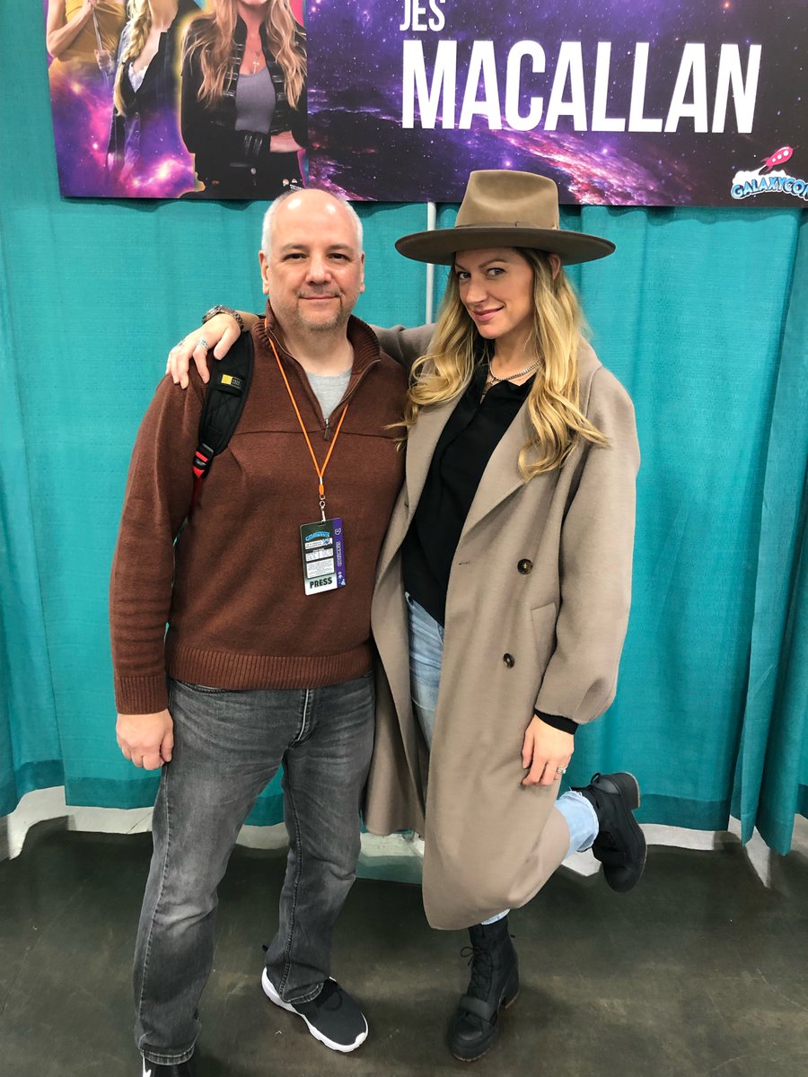 comicbookctrl's tweet photo. #LegendsOfTomorrow fans! Have you heard my recent chats with @BrandonJRouth, @jesmacallan &amp; @talaashe at @GalaxyConCMH? My latest episode is online now!
https://t.co/7VmM1VO2ZD

#GalaxyCon #Columbus #Comics #ComicBooks #Superheroes #Podcast #Arrowverse #TV #PopCulture #Celebrity https://t.co/zX4qNJqMj8