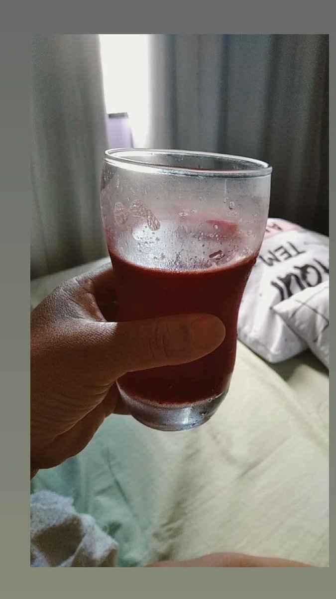 Cacau60203369's tweet photo. Pensa num Mix bem gelado e delicioso 😋 é esse aí gente.
#laranja
#maçã
#cenoura
#limão
#beterraba https://t.co/s53NbEx7vb
