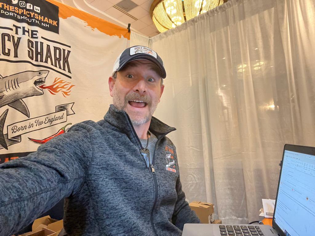 thespicyshark's tweet photo. Gabe says, βHi from Verona, NY!β
Last day of the upstate NY show and then he will be trying to beat the snow storm on the way home.
Good luck, Gabe!
#justkeepswimming
#justkeepshipping
#smallbusinessowner https://t.co/GVVOqMZTyr