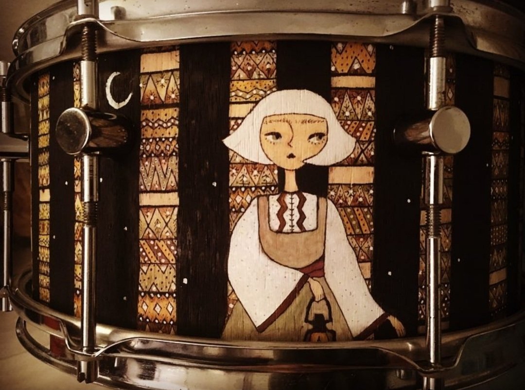 etsymooncrafts's tweet photo. The drawing I made for my dear friend's snare drumπSee the other photos to see the process of Sonor Force 2000 Made In Germany Poplar Wood πΏπ #sonor #drum #sonordrums #drummer #wood #music #DrumsRadio #uk #artwork #handmade #draw #drumshell #snare #snaredrum #Wednesday #art https://t.co/Y68eGqJtHB