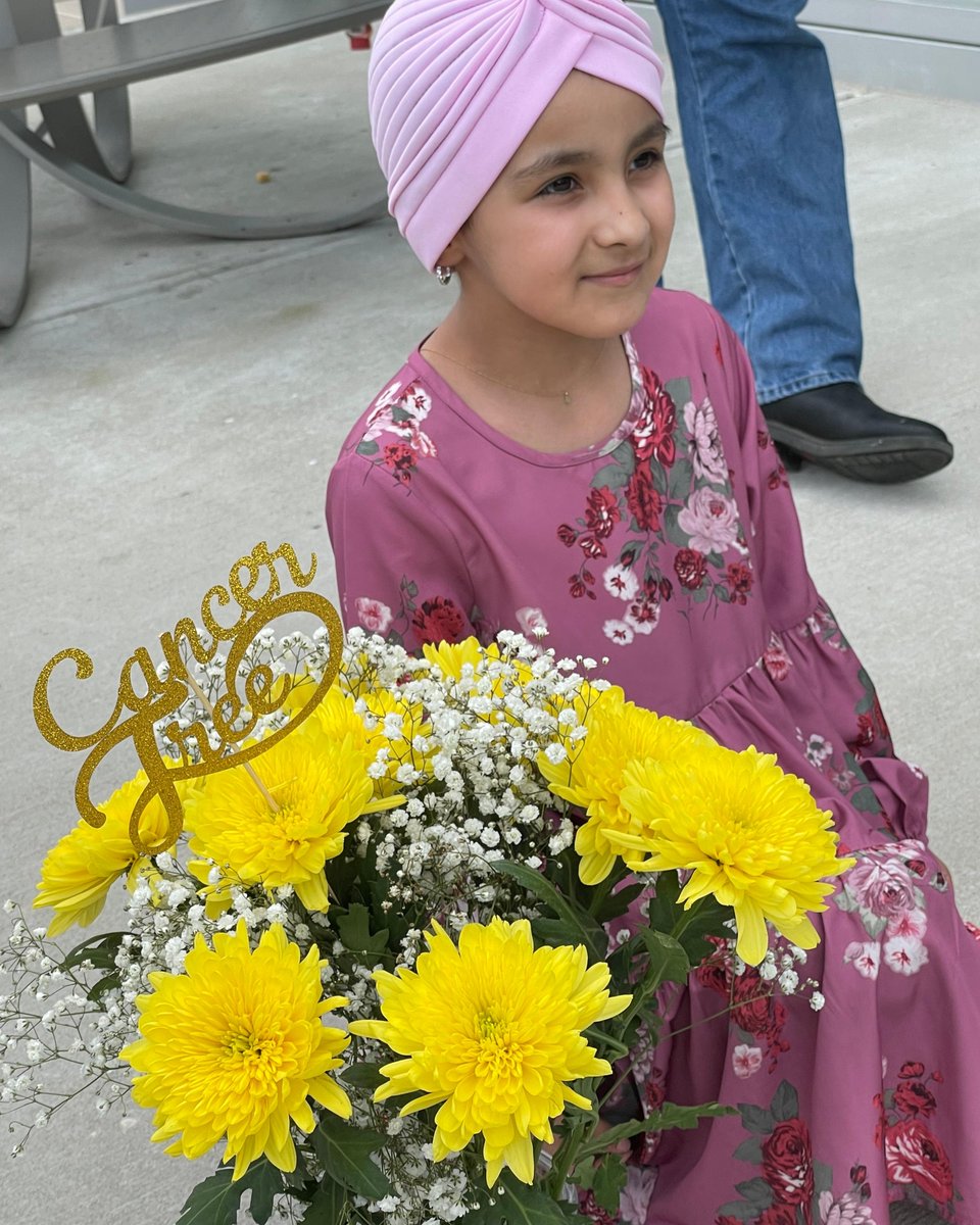 AHNChildrens's tweet photo. This is what you can probably call a #BestBirthdayEver! Stephanie didn't just celebrate her ninth birthday on Tuesday. She also marked the day by ringing out the bell and celebrating the end of her chemotherapy treatment! #EndOfChemo #ChildhoodCancerWarrior π π π https://t.co/EUx3SSb4Vq