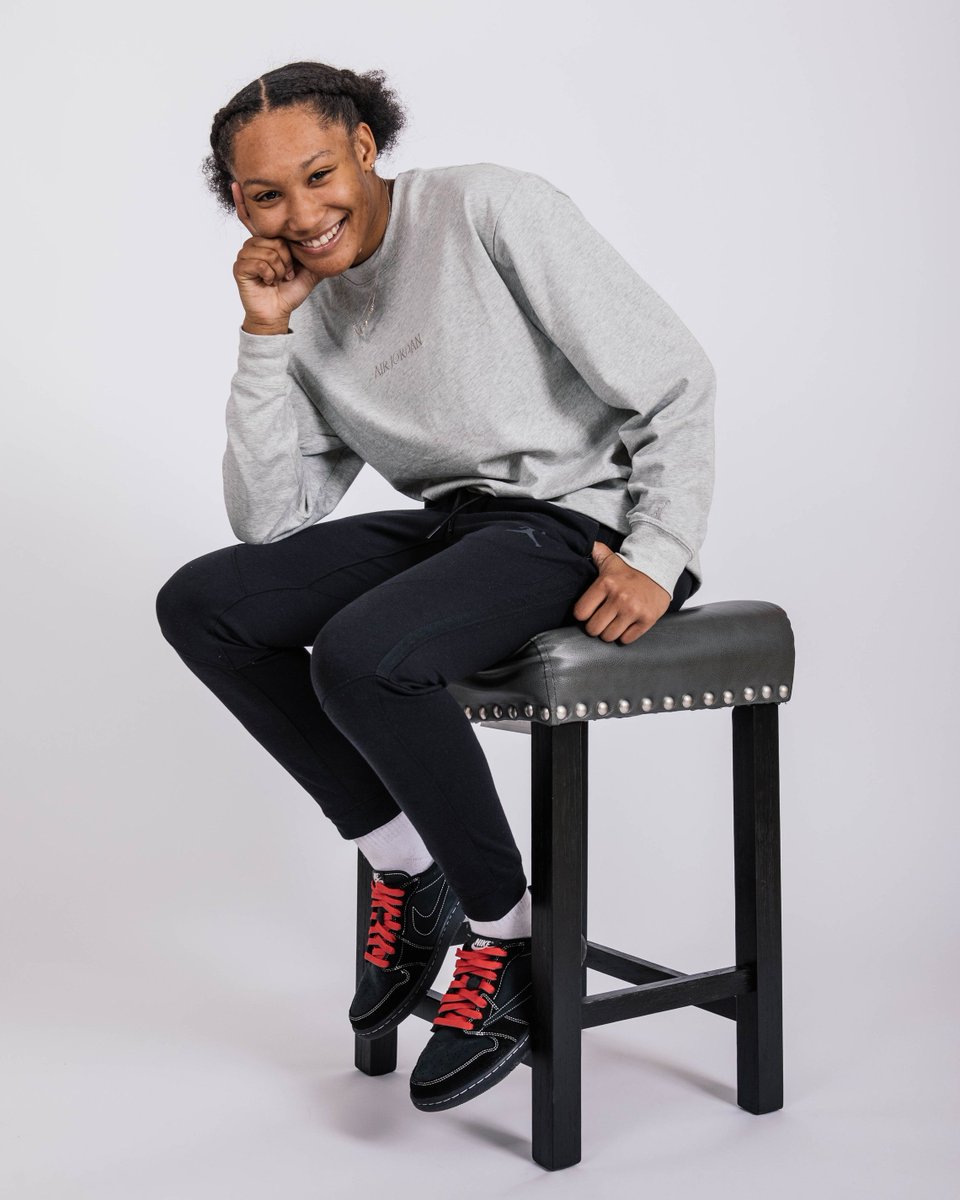 ModernNotoriety's tweet photo. Jordan Brand has signed its first high school student-athlete to a NIL deal

Point Guard Kiyomi McMiller from Silver Spring, MD https://t.co/XlwvSJuHVn