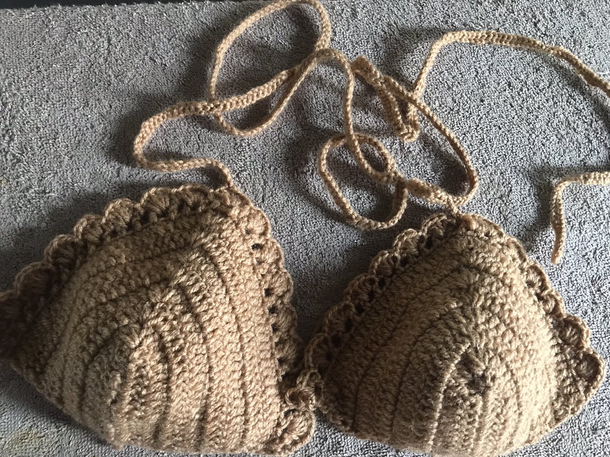 ChandaMalema5's tweet photo. A bralette ❤️🤍❤️😊#crochet https://t.co/OQg2zu9YKR