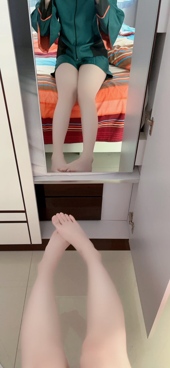 没有袜子穿只能光腿的米米你喜欢吗 #可爱的男孩子 #男の娘 #裸足 https://t.co/jHLTvun0UW