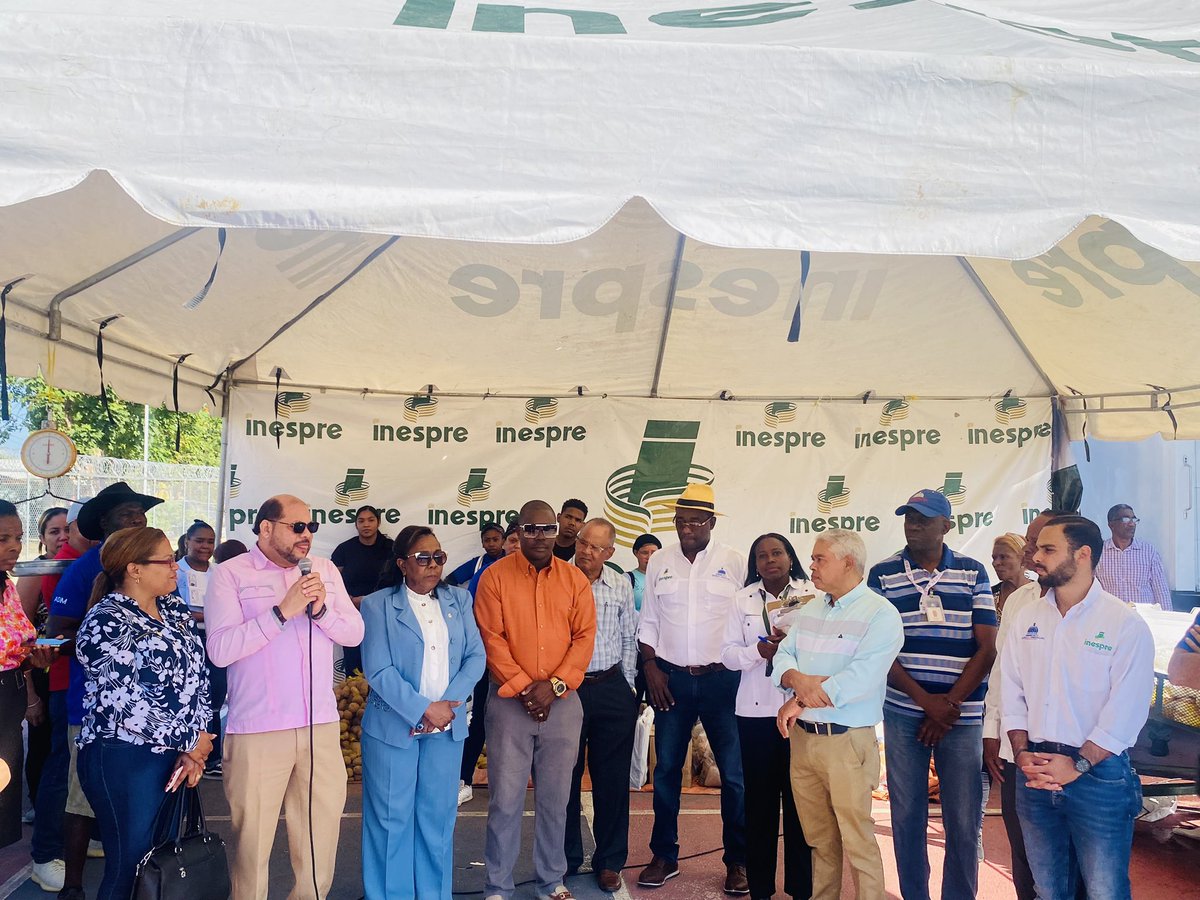 MariaSu46796013's tweet photo. En el día de hoy estuvimos participando en la inauguración del mercado de Inespres en el Distrito municipal de San Luis. #seguimostrabajando
#SomosPRM       @Lendrycs @ATaverasGuzman @luisabinader https://t.co/iBPegUvmFn