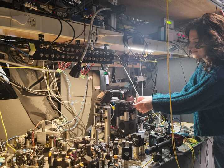 MIT Quantum Photonics (@mitqpg) on Twitter photo Just out! Wouldn't you want a bright quantum emitter in silicon at telecom wavelengths? Valeria, <a href="/carloserrandoh/">Carlos Errando Herranz</a> and team demonstrate the enhancement of single-photon emission from quantum emitters in silicon by coupling to an inverse designed cavity.
arxiv.org/pdf/2302.10230… Just out! Wouldn't you want a bright quantum emitter in silicon at telecom wavelengths? Valeria, <a href="/carloserrandoh/">Carlos Errando Herranz</a> and team demonstrate the enhancement of single-photon emission from quantum emitters in silicon by coupling to an inverse designed cavity.
arxiv.org/pdf/2302.10230…