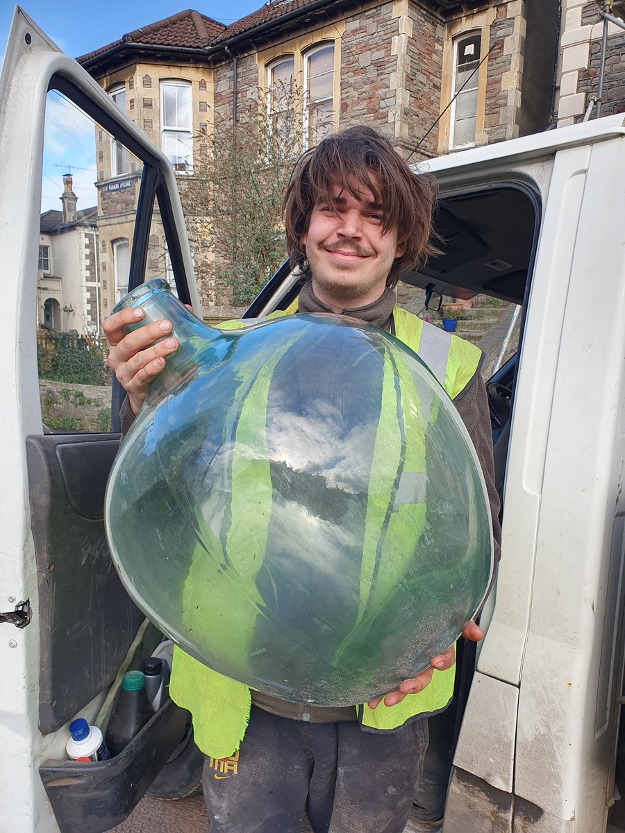 secretgardenweb's tweet photo. When going to the dump pays off!
Look what we got today for free 💚💚💚
#onemanstrash #recyclingcentre #terrarium #terrariumlove #terrariumimaginarium #terrariumdreams #terrariums #terrariumdesign #indoorgardening #indoorplants #indoorjungle #smallspacebigideas #glassterrarium https://t.co/PNmWoz2qSq