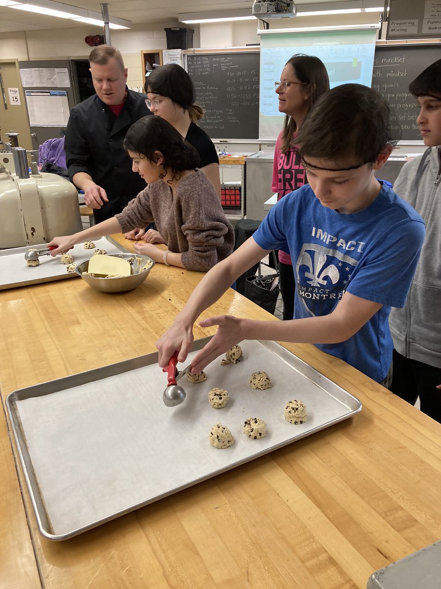 WestCreditSS's tweet image. Our Grade 8s don’t know it yet, but they are making their own lunch #homemadepizza #restaurantquality #freshcookies Careers in #SkilledTrades