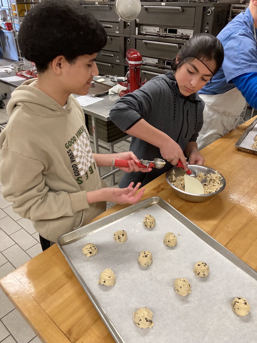 WestCreditSS's tweet image. Our Grade 8s don’t know it yet, but they are making their own lunch #homemadepizza #restaurantquality #freshcookies Careers in #SkilledTrades