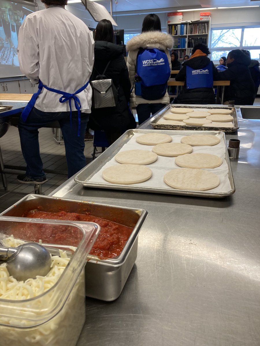 WestCreditSS's tweet image. Our Grade 8s don’t know it yet, but they are making their own lunch #homemadepizza #restaurantquality #freshcookies Careers in #SkilledTrades