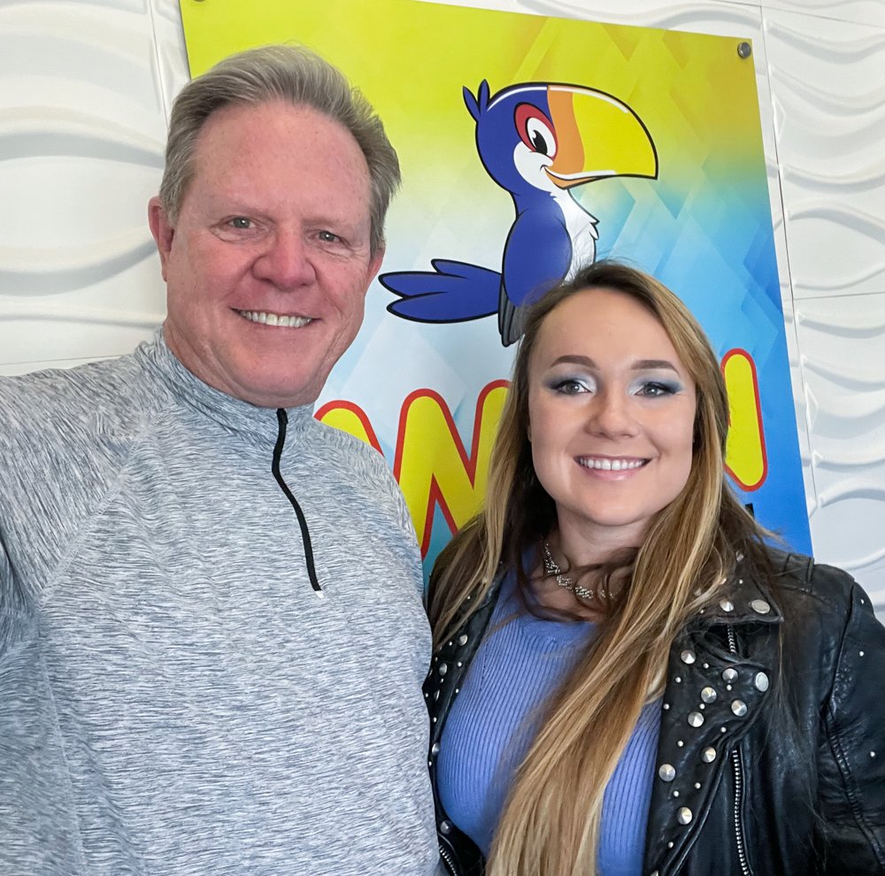 JeffShannon15's tweet photo. Look who stopped by this week!  Melody Watson, IPL World Champion 3rd Olympia and Hendersonville resident and City of Gallatin, Communications Director, Jeff Hentschel along with historian, Velma Brinkley. This Sunday morning at 10am for Sumner County Spotlight with Jeff Shannon https://t.co/kSFVaN8kXp