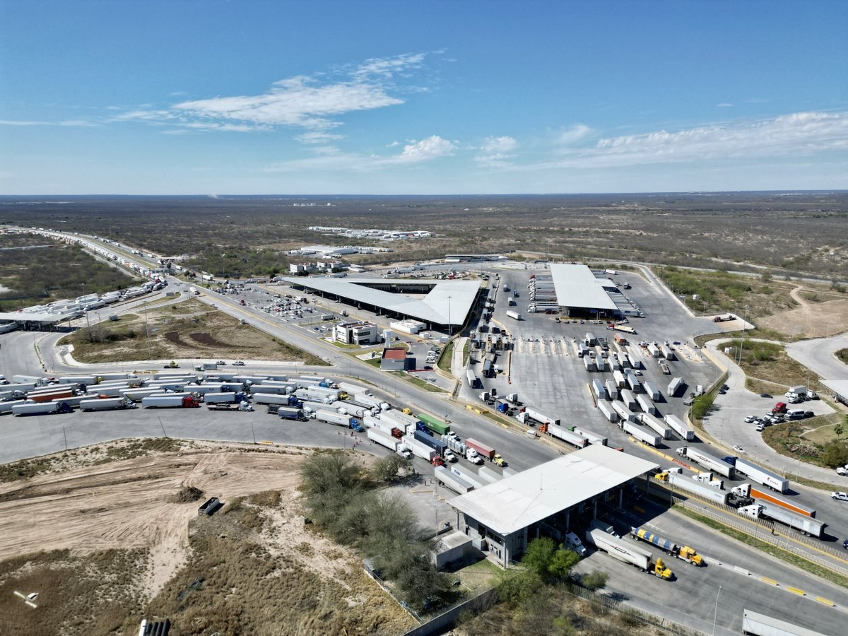 foojavx's tweet image. La aduana de #NuevoLaredo cerró enero con recaudación récord,gracias al trabajo en conjunto de los tres niveles de gobierno y la iniciativa privada; más del 15% del total de las operaciones fronterizas equivalente a más de 163 mdp.
@AduanasMx
@AgentesNld @Carmenliliacrv  #Tamps