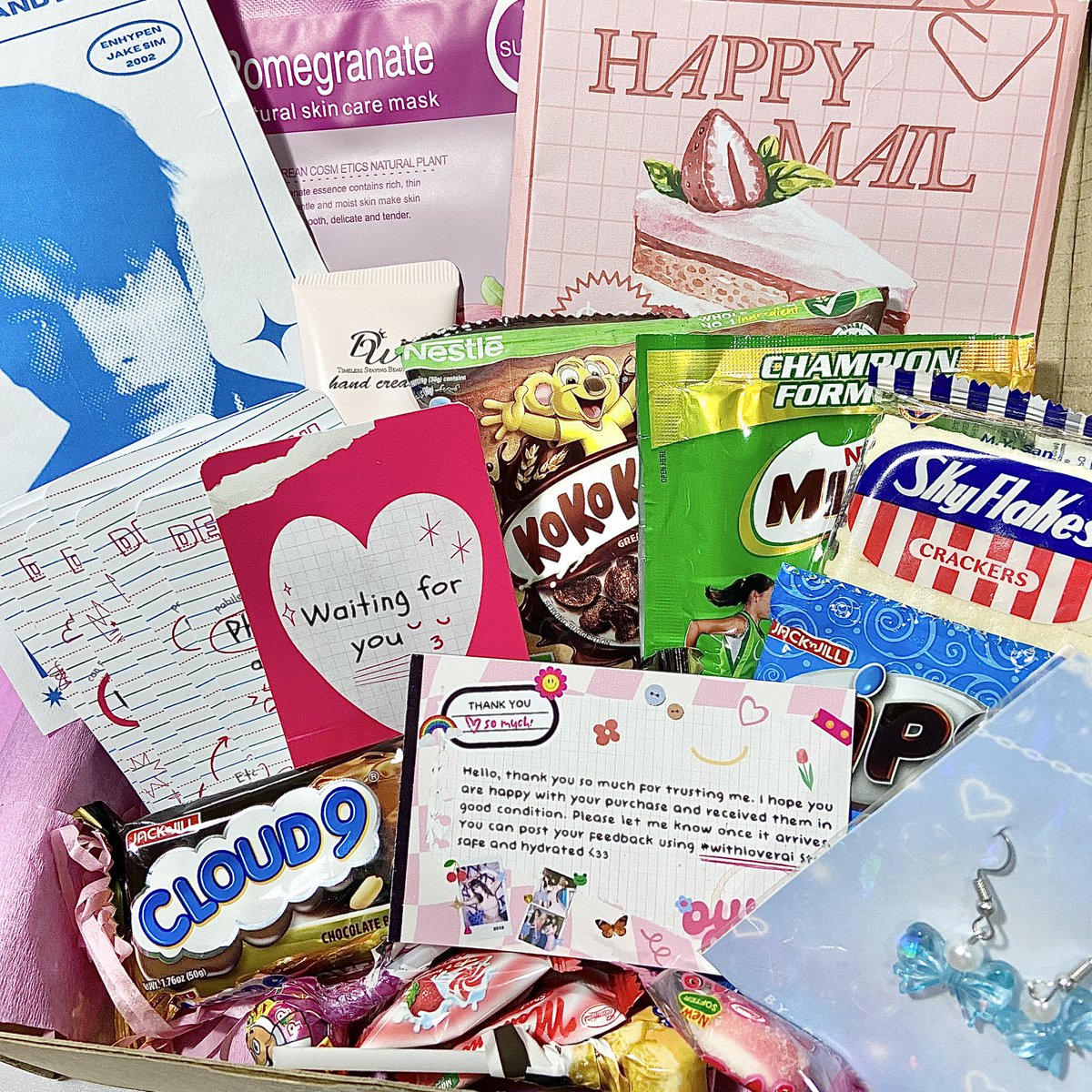 sungjakecart's tweet photo. happy mail ! ☻ #for_sim
no wonder the parcel's kinda heavy😔🤘🏻 teewai sm for these vvv pretty keychains and freebies miss rai!!! <33 love na love mo talaga ako😚
@owowcart #withloverai https://t.co/UGMCbK2HhZ