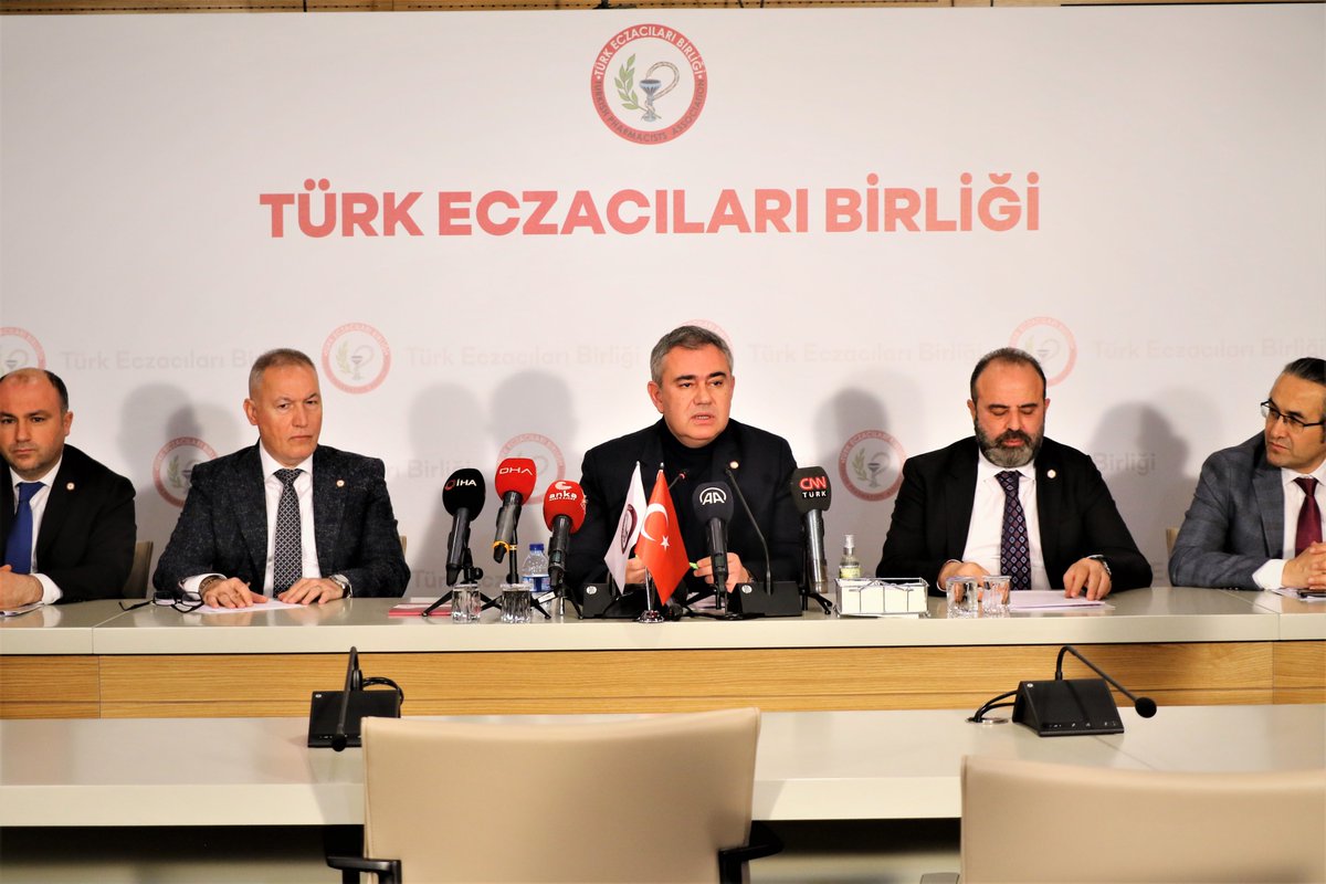tebkurumsal's tweet photo. Türk Eczacıları Birliğinin koordinasyonunda, Bölge Eczacı Odalarımızın organizasyonunda, depremin ilk gününden bu yana can siperhane bir şekilde çalışan tüm meslektaşlarımızla bir seferberlik hali ilan ettik. 

https://t.co/mwqw3h5eb8
#deprem https://t.co/hjnc9JwrIU
