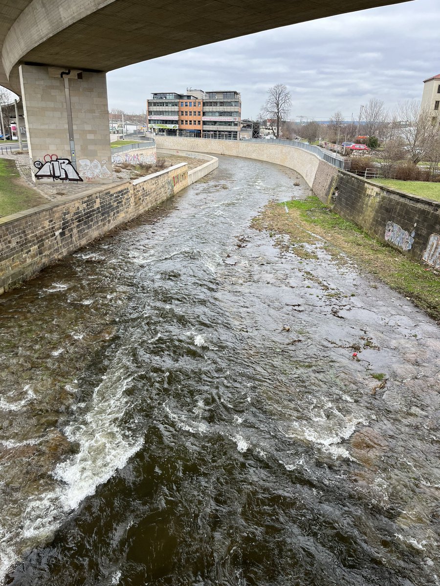 Grundmann_DD's tweet photo. Aktiver Hochwasserschutz in Zeiten von Tauwetter eine wichtige Maßnahme. So unscheinbar ist die Weißeritz nicht immer (gewesen). https://t.co/FBqWETxNFB