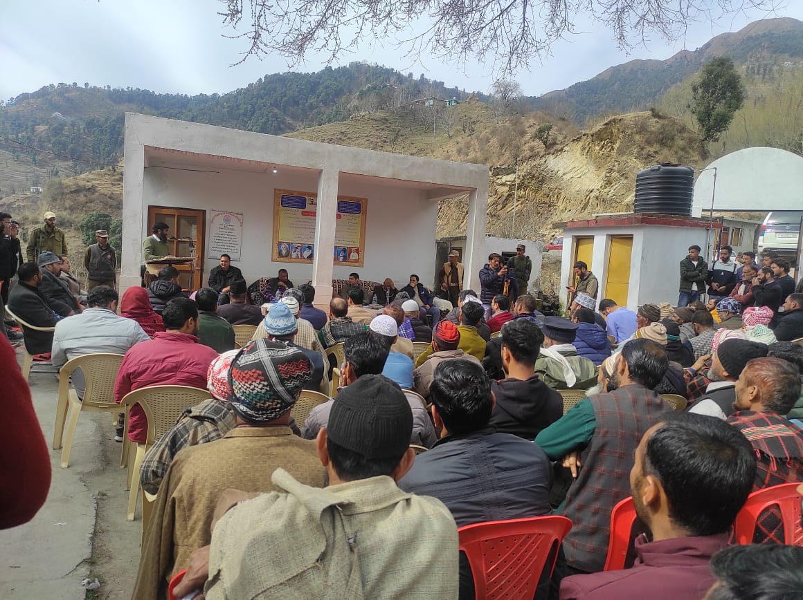 BdoBudhalOld's tweet photo. DDC Rajouri @vikashappy87 Sir Presides Over Block Diwas At Kandi Upper Panchayat,  Kotranka.
Listened to Issues patiently, assured redressal of  grievances and fulfillment of  demands.
@diprjk 
@DioRajouri 
@MohtshimHanief https://t.co/OVHi2nOGJz