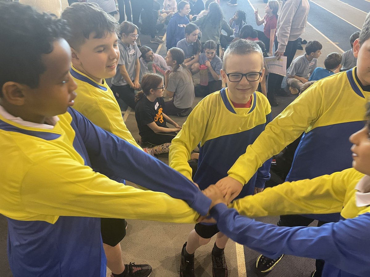 langfaulds's tweet photo. #teamlangfaulds! @LangfauldsPS @activeschoolsFK @PEPASSGlasgow https://t.co/8veMJBJ4CW