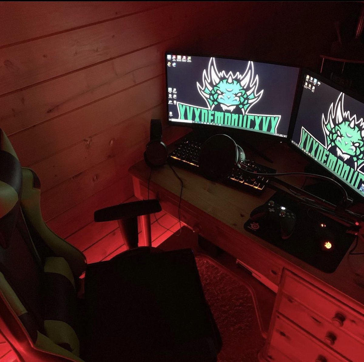 ImDemoniic's tweet photo. It’s crazy to see how far we’ve come! From 2/3 years ago, to this! https://t.co/3WvuIsixZj