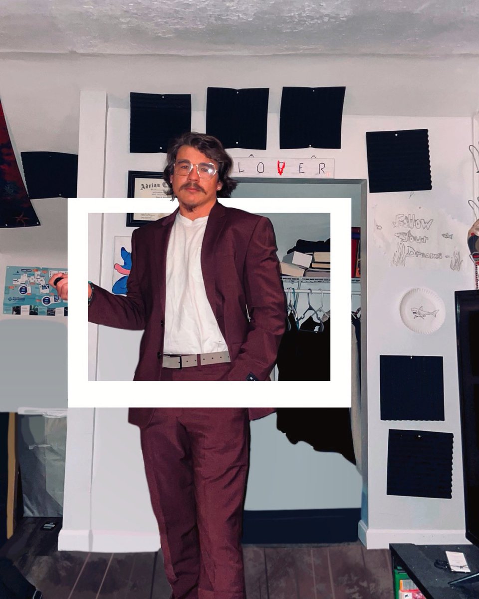 BraveBoiGaming's tweet photo. Iconic, wouldn’t you say? #fashion #PedroPascal #express https://t.co/VfVgYYIHni
