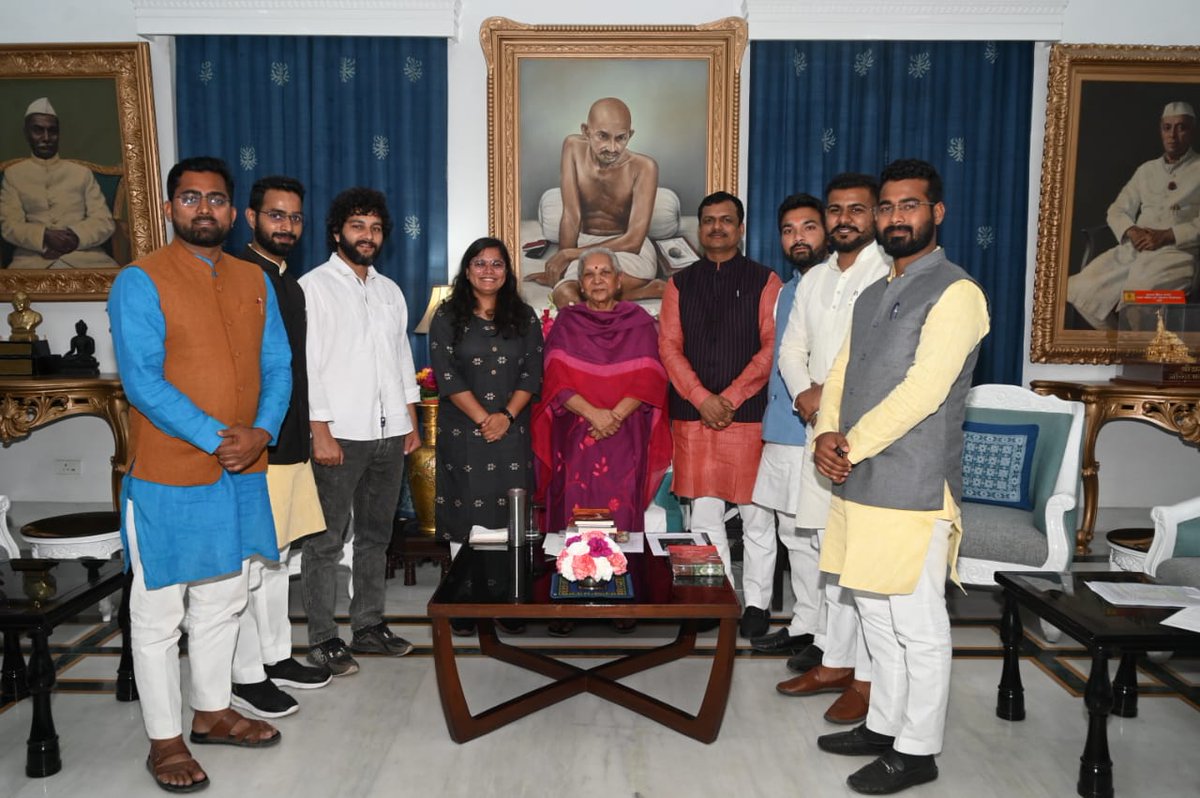 ABVP4Kashi's tweet photo. Today a delegation of ABVP Uttar Pradesh called on the Hon. Governor of UP Shrimati Anandiben Patel ji and presented a memorandum regarding betterment of Higher education in the state and to take strict action against cases of Corruption. (1/2) https://t.co/vQTCxuAZfx