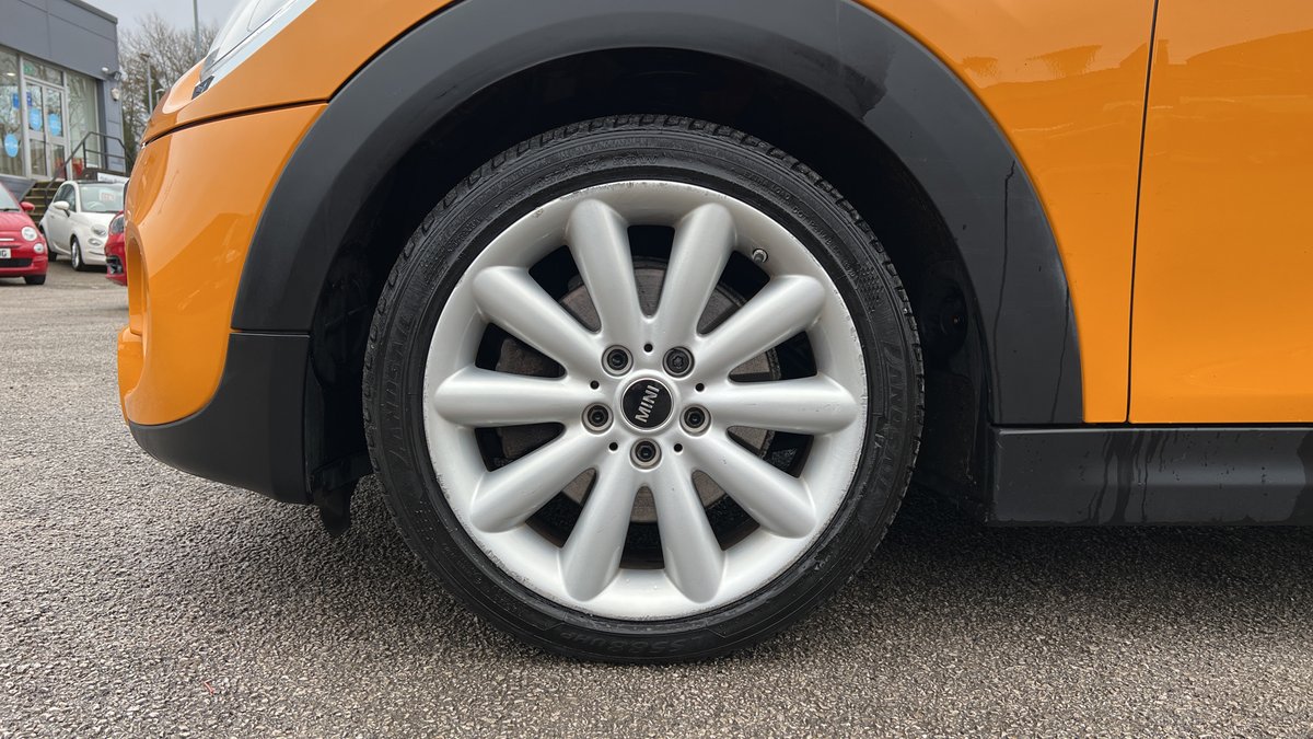 MotorParks's tweet image. ♥FRESH STOCK♥

2016 (66) Mini Cooper SD in Volcanic Orange available at Oldham Motors. Features include LED Lights with Dusk Sensors, Cruise Control and Climate Control.

More info here: motorparks.co.uk/used-car-detai…

#Mini #UsedMini #MiniSD #OldhamMotors #Motorparks #UsedMiniManc