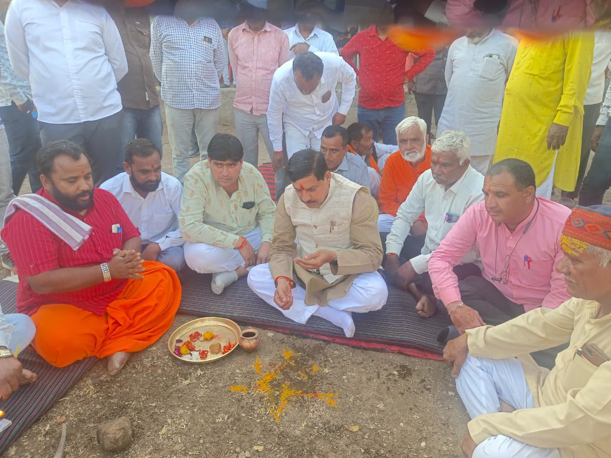 प्रदेश के उच्च शिक्षा मंत्री <a href="/DrMohanYadav51/">Dr Mohan Yadav</a> बुधवार को उज्जैन दक्षिण विधानसभा क्षेत्र (ग्रामीण) के अंतर्गत विभिन्न ग्रामों में आयोजित की जा रही विकास यात्रा में शामिल हुए। <a href="/JansamparkMP/">Jansampark MP</a>