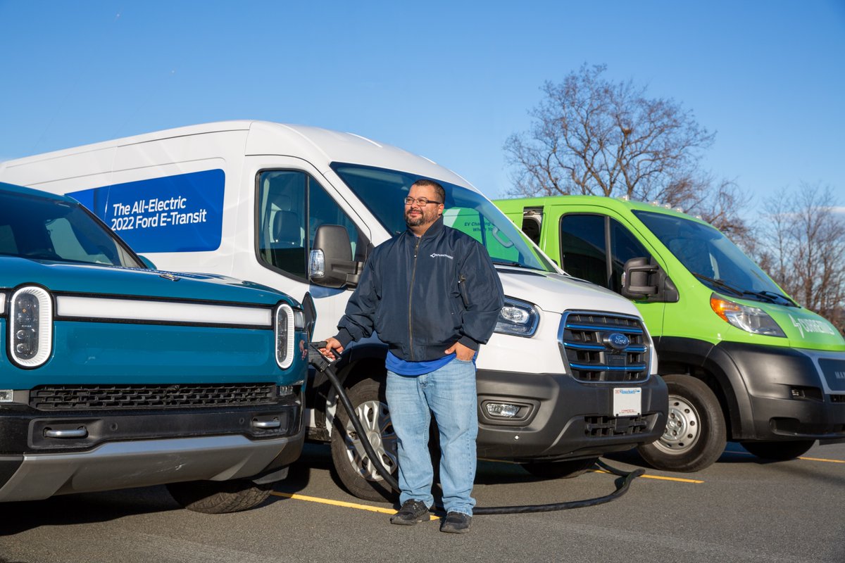 sparkcharge's tweet photo. Looking to add EVs to your fleet, but don't know where to start? SparkCharge has got you covered. We created a customizable service to be able to deliver the EV charge where and when you need it without fixed infrastructure. Learn more on https://t.co/mRwVVR1f4m
#EVfleetcharging https://t.co/7GJZQPTDWH