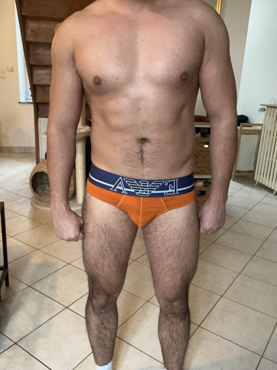 Un petit slip qui doit bien sentir... 🤤
kiffeurs.fr/shop/slip-arma…