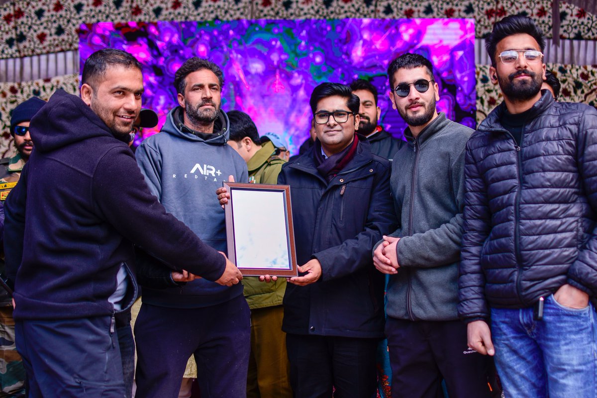 BandiporaYF's tweet photo. #TeamBYF felicitated by @dcbandipora today, on successful organization of winter carnival in collaboration with District Admin Bandipora.
Honorable President Padma Shree @Faisalalidar extended heartfelt thanks &amp; gratitude to each &amp; everyone of our crew for hard work &amp; dedication. https://t.co/fSM6jD9e0j
