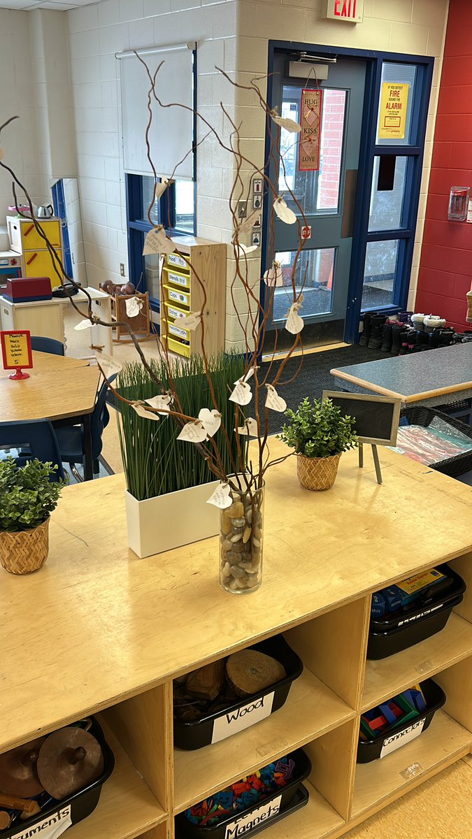 DeeganRego_FDK's tweet photo. As we begin Lent, our class made promises to Jesus. We wrote our promises on a heart and put them on our promise tree as a reminder during the Lenten Season 🤍 #pearsonproud #Lent @LesterBP_DPCDSB https://t.co/hbTZ0Zvtpi