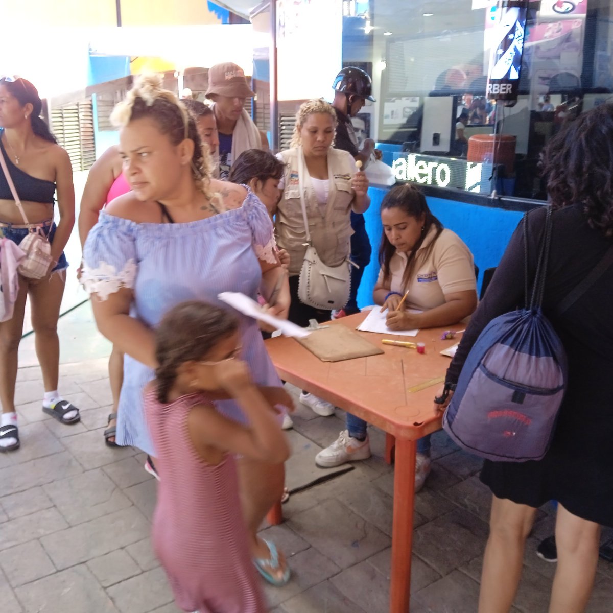 cmdnapc's tweet photo. #carnavalesseguros2023 Nuestro equipo en el #PuntodeControl en el @terminalpc para prevenir el traslado ilegal de los niños y adolescentes que viajan a través de nuestro terminal, siguiendo instrucciones del alcalde @JCbetancourt72 @apuertocabello @MaDanielaDiaz31 @hectorazocar https://t.co/4EhMoGjFFe