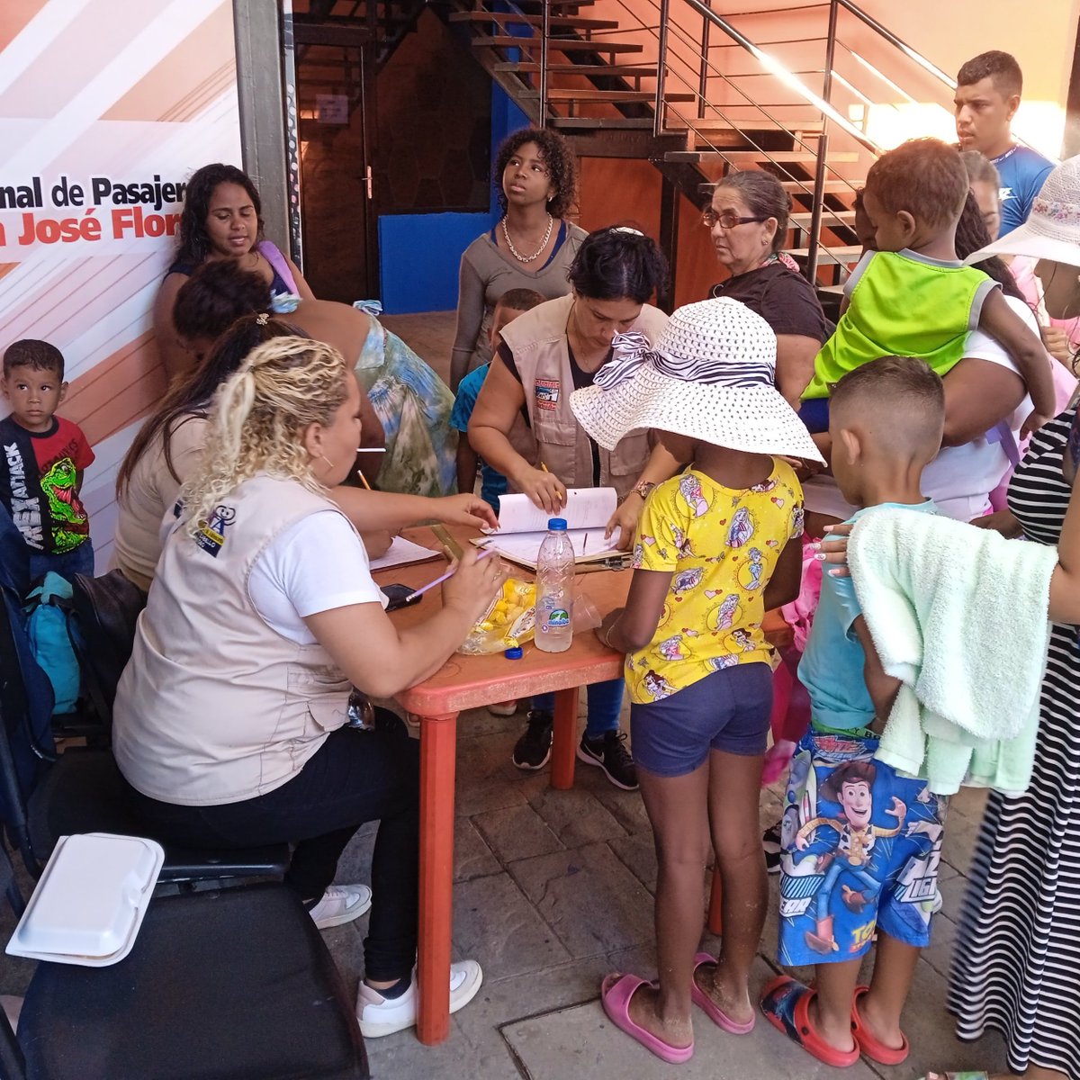 cmdnapc's tweet photo. #carnavalesseguros2023 Nuestro equipo en el #PuntodeControl en el @terminalpc para prevenir el traslado ilegal de los niños y adolescentes que viajan a través de nuestro terminal, siguiendo instrucciones del alcalde @JCbetancourt72 @apuertocabello @MaDanielaDiaz31 @hectorazocar https://t.co/4EhMoGjFFe