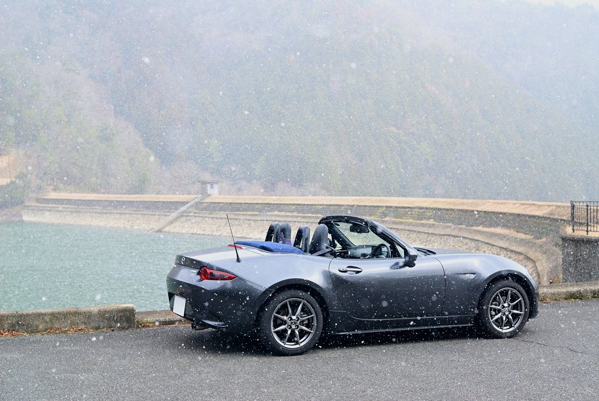 Oraora_r5k's tweet image. 急に振りだした吹雪に嬉々とするオーナー
迷惑そうに早く閉めろオーラを醸し出す愛車
#kobemazdaphoto80
#km2023winter
#mazdagram
#kobemazdagram
#マツダグラム
#神戸マツダグラム
#マツダロードスター
#NDロードスター