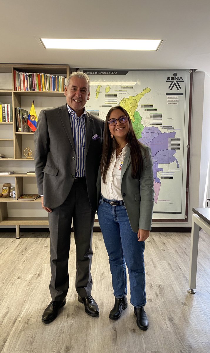 ¡Buenas noticias para la juventud!🤩

De la mano del <a href="/SENAComunica/">SENA</a> y su Director <a href="/JorgeELondonoU/">Jorge Eduardo Londoño Ulloa</a> llevaremos a los territorios del país: 

✅ Escuelas de liderazgo en #EconomíaPopular.

✅ Ofertas académicas con vocación territorial.

#ColombiaJoven en territorio 🚌💨