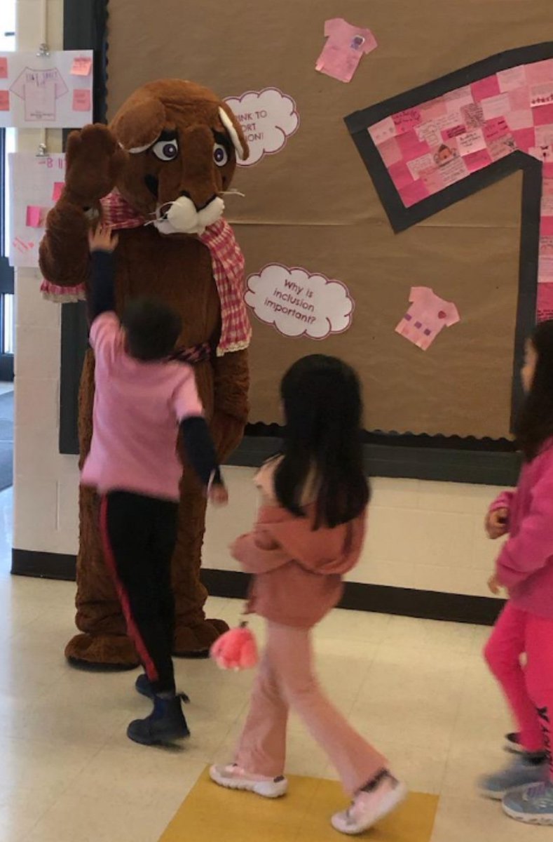 We welcome Jordan Cullum from  <a href="/HBKidsHospital/">Holland Bloorview</a> to our school for a #pinkday assembly to learn about disability inclusion with the message "Imagine Everybody"! <a href="/yrdsbinclusion/">ISCS YRDSB 🏳️‍🌈</a> <a href="/YRDSB/">York Region DSB</a> <a href="/elementary_gsa/">YRDSB_Elementary_GSA</a>