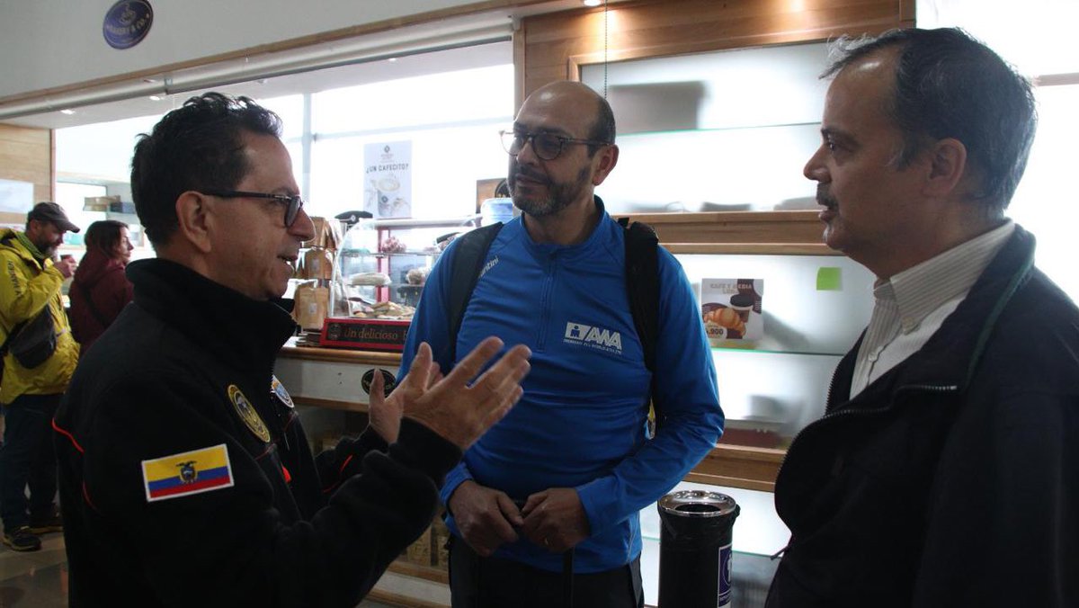 LuisVayasEc's tweet photo. Exploramos las oportunidades de investigación desde la estación científica #PEVIMA para conocer el nivel de #microplásticos que existen en las aguas y el hielo antártico, y así plantear soluciones que nos permitan mitigar este daño. 🇪🇨❄️🌎 https://t.co/yHgC1swaJH
