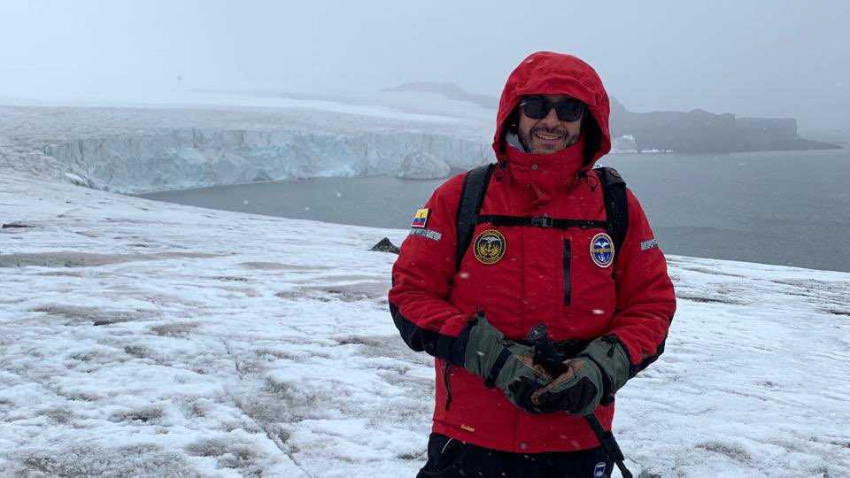 LuisVayasEc's tweet photo. Exploramos las oportunidades de investigación desde la estación científica #PEVIMA para conocer el nivel de #microplásticos que existen en las aguas y el hielo antártico, y así plantear soluciones que nos permitan mitigar este daño. 🇪🇨❄️🌎 https://t.co/yHgC1swaJH