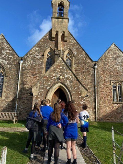danesfield_mid's tweet photo. Thanks to Rev Mark Phillips for fascinating time at St Peter's church today. Our prefects learnt all about Christianity and the history of the Church of England. @BathWells https://t.co/dSpRhmcRUw
