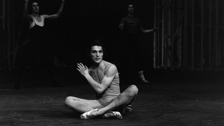 JFGuyot's tweet image. Les obsèques de l'Etoile Michaël #DENARD, qui avait brillé @operadeparis et sur les scènes internationales, s'illustrant dans notamment "L'Oiseau de feu" de Maurice "Béjart, seront célébrées vendredi à 14H30 en l'Eglise #SaintRoch, la paroisse parisienne des artistes @AFPphoto