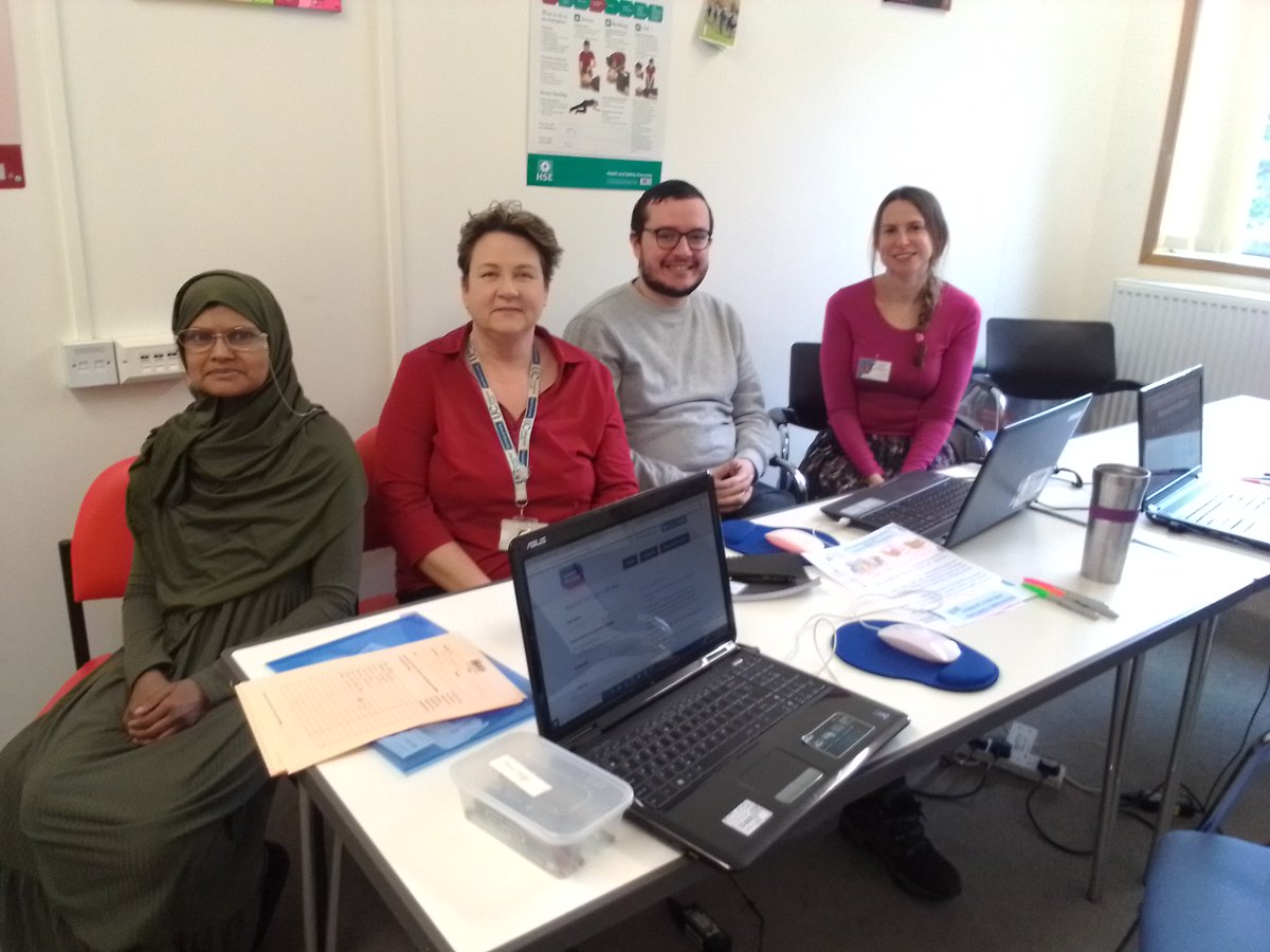 WSS_Surrey's tweet photo. We were visited by Julia from @JCPinSurrey Epsom Jobcentre today and met some of our Volunteer Work Experience team, helping with our social media strategy and volunteer posters. Thanks Julia! It is great being able to talk about the fantastic work we're doing in Epsom. https://t.co/GiraqbwrIw