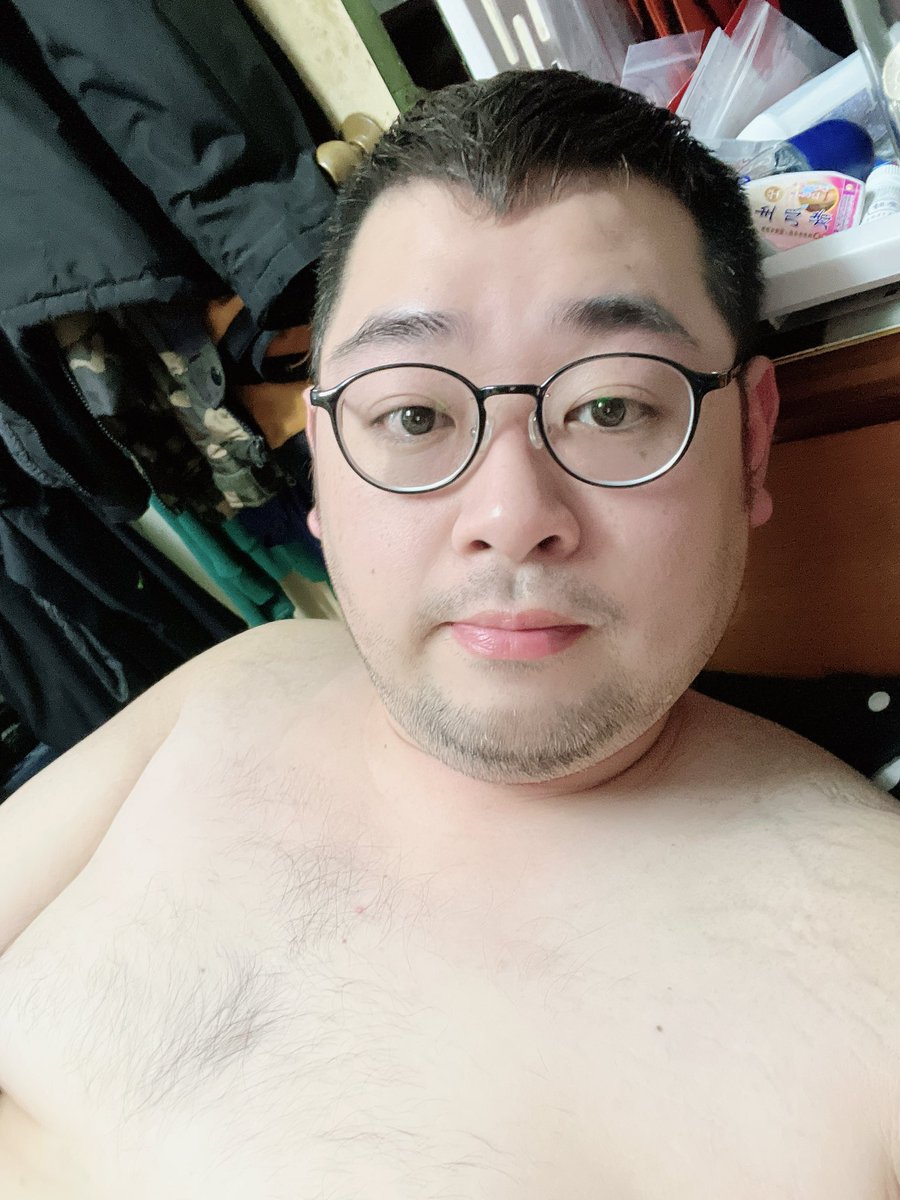 dad30520's tweet photo. 剛洗完澡！躺床發呆 https://t.co/bINdHW6GPO