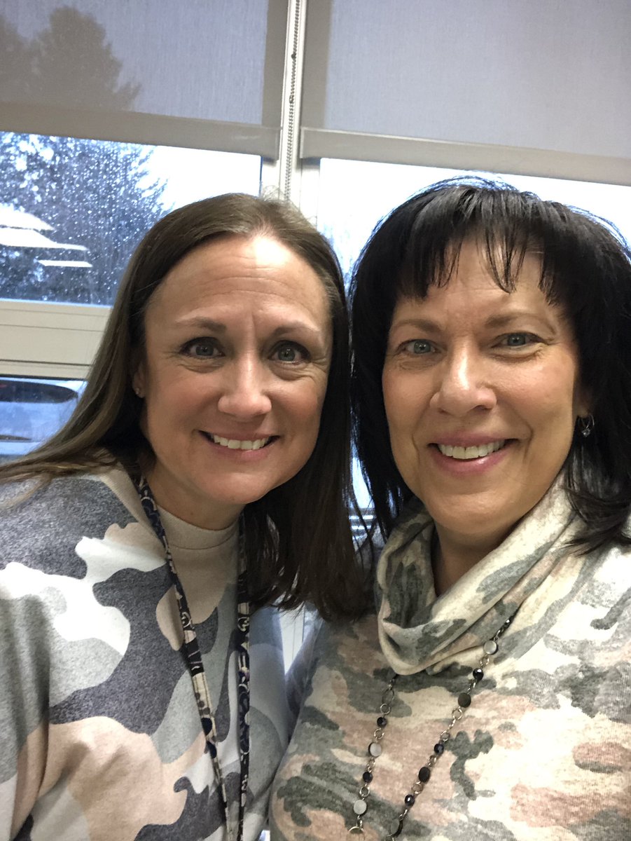btomasek18's tweet photo. When you have been teammates so long you begin to dress alike😂@ParkViewCCSD89 https://t.co/f6N8R7VBz1