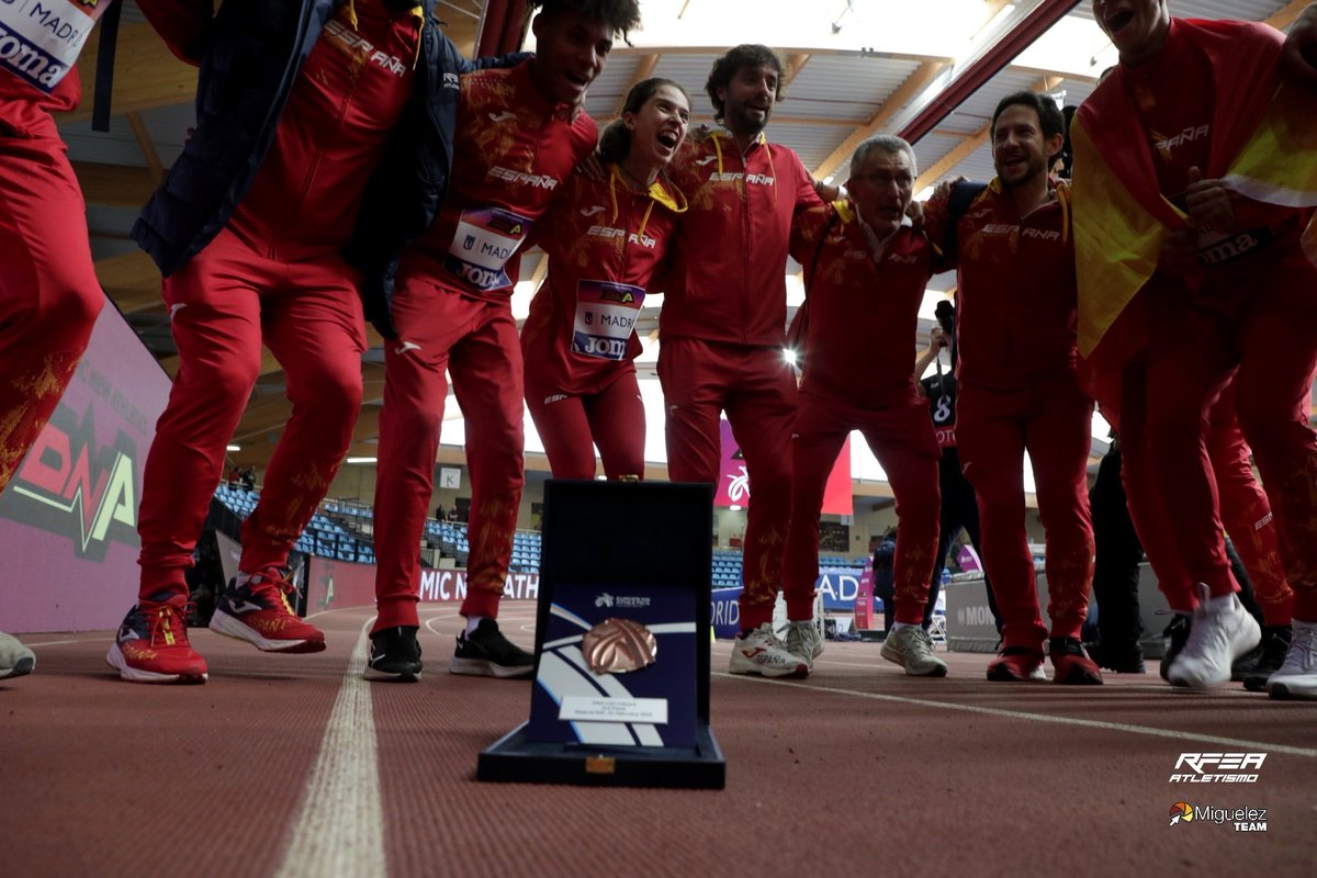 atletismoRFEA's tweet photo. 🇪🇦 #EspañaAtletismo remonta hasta el podio del #DNAMadrid 🥉

La #PasiónPorCompetir sale a relucir una vez más en Gallur 💪🏻

La crónica del @EuroAthletics DNA Sub20 📝 https://t.co/hlFbNwaAf5

🥇 @BritAthletics 🇬🇧
🥈 @CzechAthletics 🇨🇿 https://t.co/kf5wUGzRMW