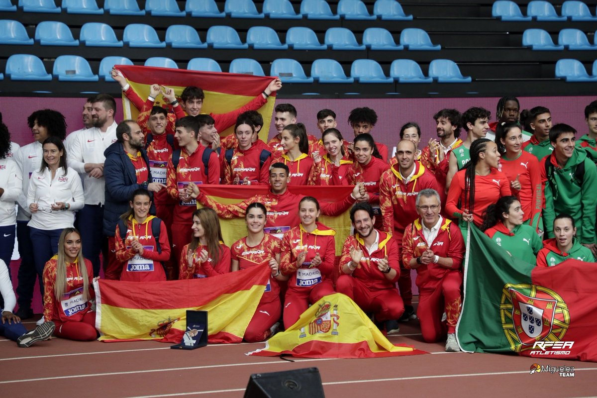 atletismoRFEA's tweet photo. 🇪🇦 #EspañaAtletismo remonta hasta el podio del #DNAMadrid 🥉

La #PasiónPorCompetir sale a relucir una vez más en Gallur 💪🏻

La crónica del @EuroAthletics DNA Sub20 📝 https://t.co/hlFbNwaAf5

🥇 @BritAthletics 🇬🇧
🥈 @CzechAthletics 🇨🇿 https://t.co/kf5wUGzRMW