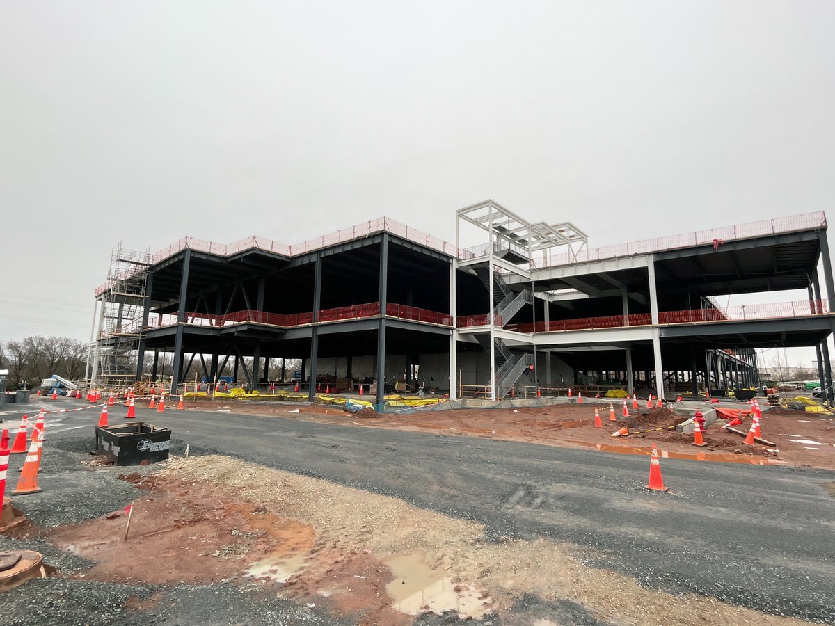 RosendinInc's tweet photo. Last week in Ashburn, Virginia, the ABX-1 project team topped out at a party hosted by @DPRConstruction and celebrated having zero lost time incidents. Congratulations to everyone for reaching this important milestone!
#LeadInspireBuild #Rosendin #toppingoutparty https://t.co/UA8mtOr9kG
