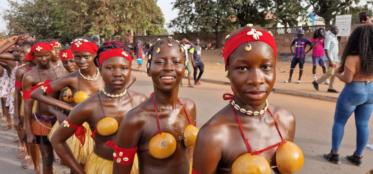 marimba_musica's tweet photo. Sob o lema "Carnaval de Coesão Nacional e Integração Regional", a Guiné-Bissau recebeu o Carnaval, a sua principal festa popular. 🇬🇼🎊
Projeto apoiado pelo PROCULTURA, financiado pela União Europeia, cofinanciado e gerido pelo @camoes_ip
#PROCULTURApaloptl #ueemmoz #camoesip https://t.co/rAwPipKPMA