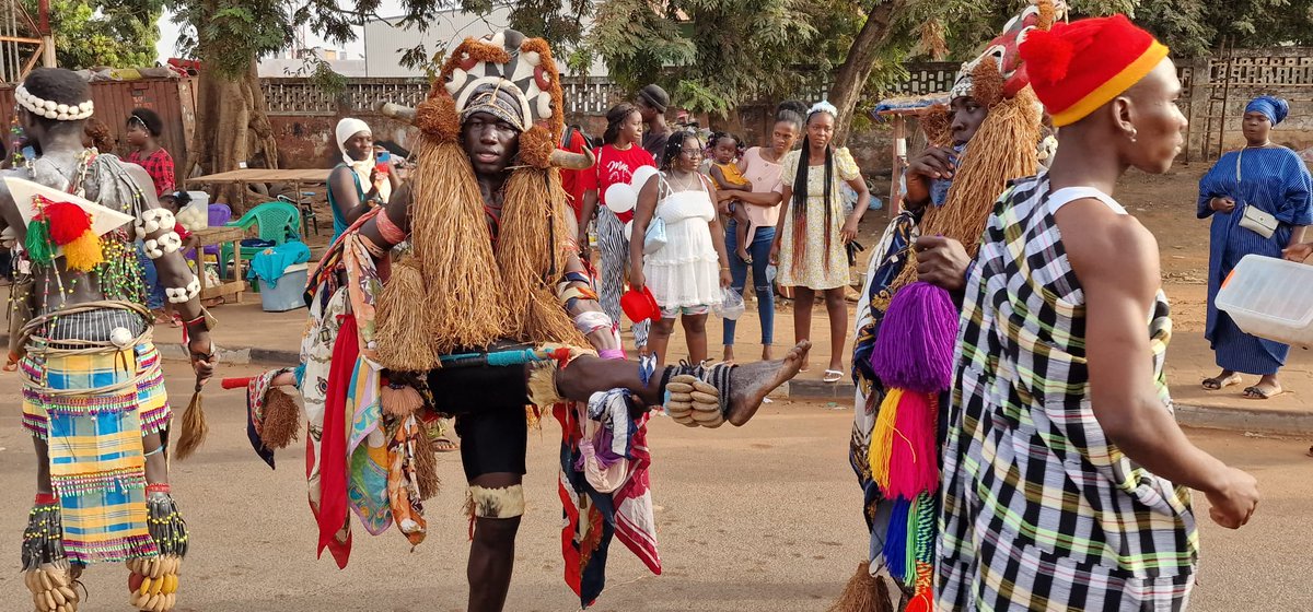 marimba_musica's tweet photo. Sob o lema "Carnaval de Coesão Nacional e Integração Regional", a Guiné-Bissau recebeu o Carnaval, a sua principal festa popular. 🇬🇼🎊
Projeto apoiado pelo PROCULTURA, financiado pela União Europeia, cofinanciado e gerido pelo @camoes_ip
#PROCULTURApaloptl #ueemmoz #camoesip https://t.co/rAwPipKPMA