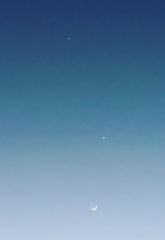 Jupiter, Venus, and the Moon. The world beyond our world has always been fascinating and inspiring.
#amwriting #kidlit