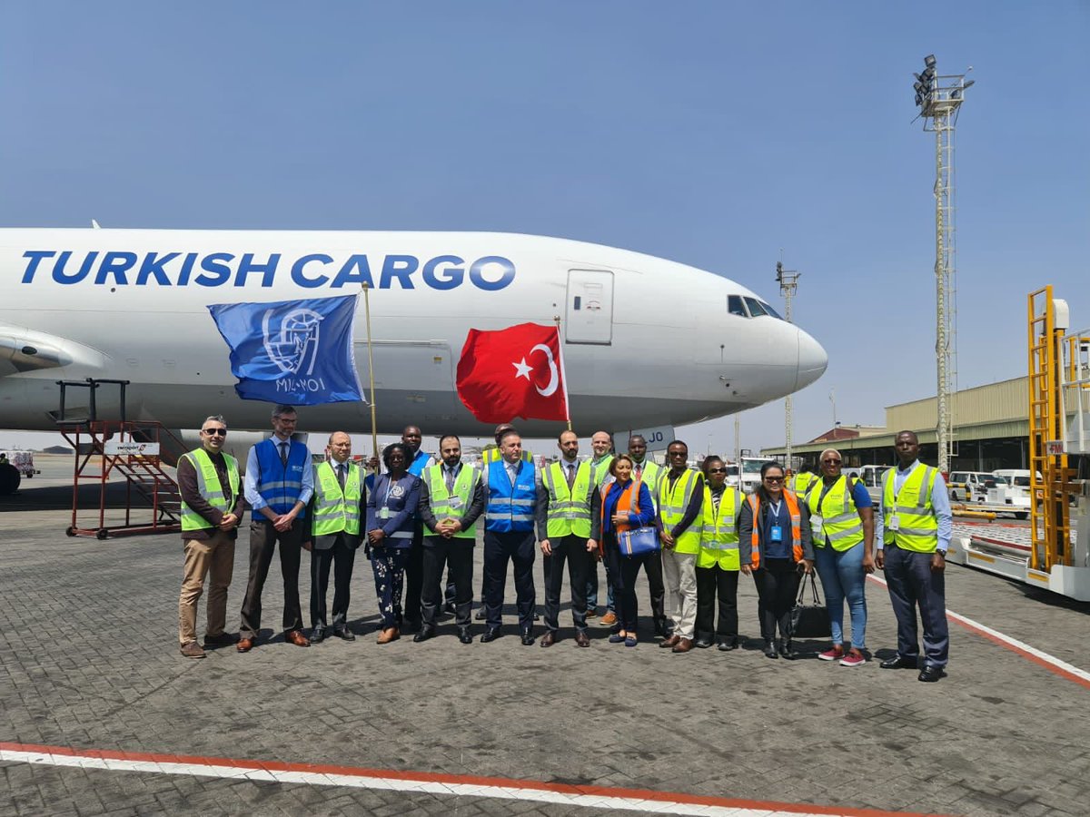 TC_NairobiBE's tweet photo. BM Uluslararası Göç Teşkilatı (IOM) Doğu Afrika ve Afrika Boynuzu Bölge Ofisi’nin Nairobi depolarında bulunan yaklaşık 271 tonluk yardım malzemesinin ilk bölümü bugün THY Kargo uçağımızla ülkemizdeki depremzede vatandaşlarımıza ulaştırılmak üzere yola çıkmıştır. https://t.co/NbQRIrHwZ4